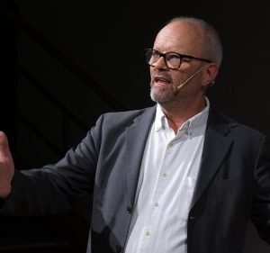 Robert Llewellyn